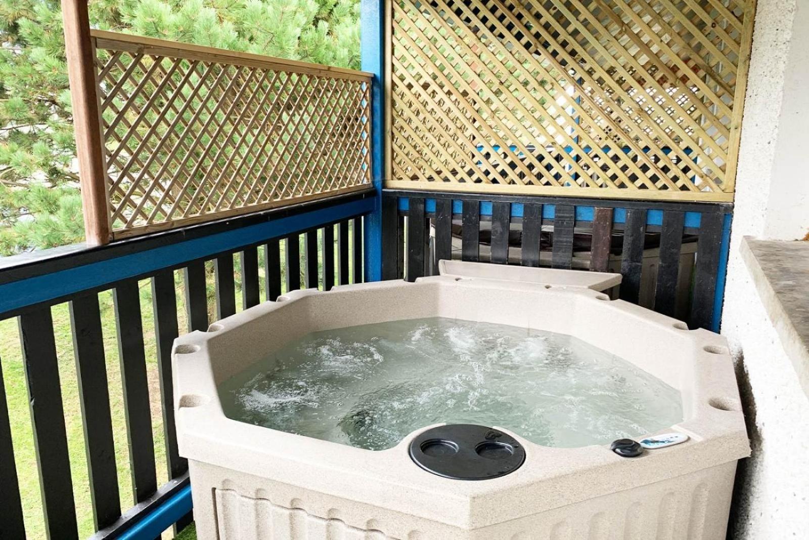 Rathlin Apartment - 2 Bedroom With Hot Tub Ballycastle Exterior foto